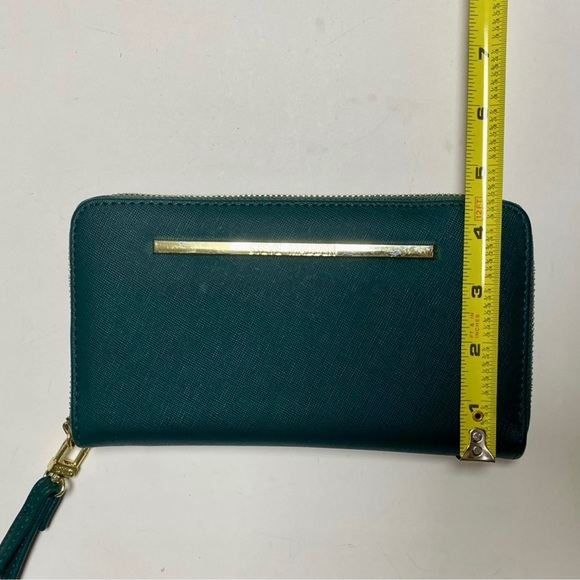 Steve Madden Emerald Green Zip Around Wallet Wristlet - Picture 6 of 10